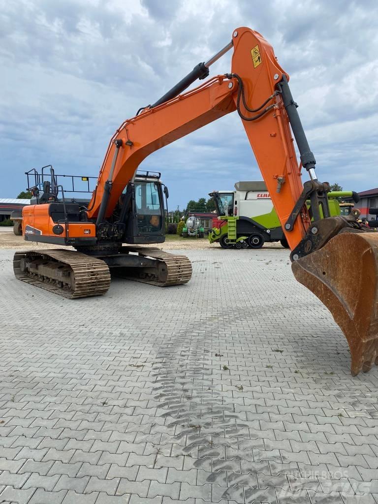 Doosan DX 225 LC Raupenbagger