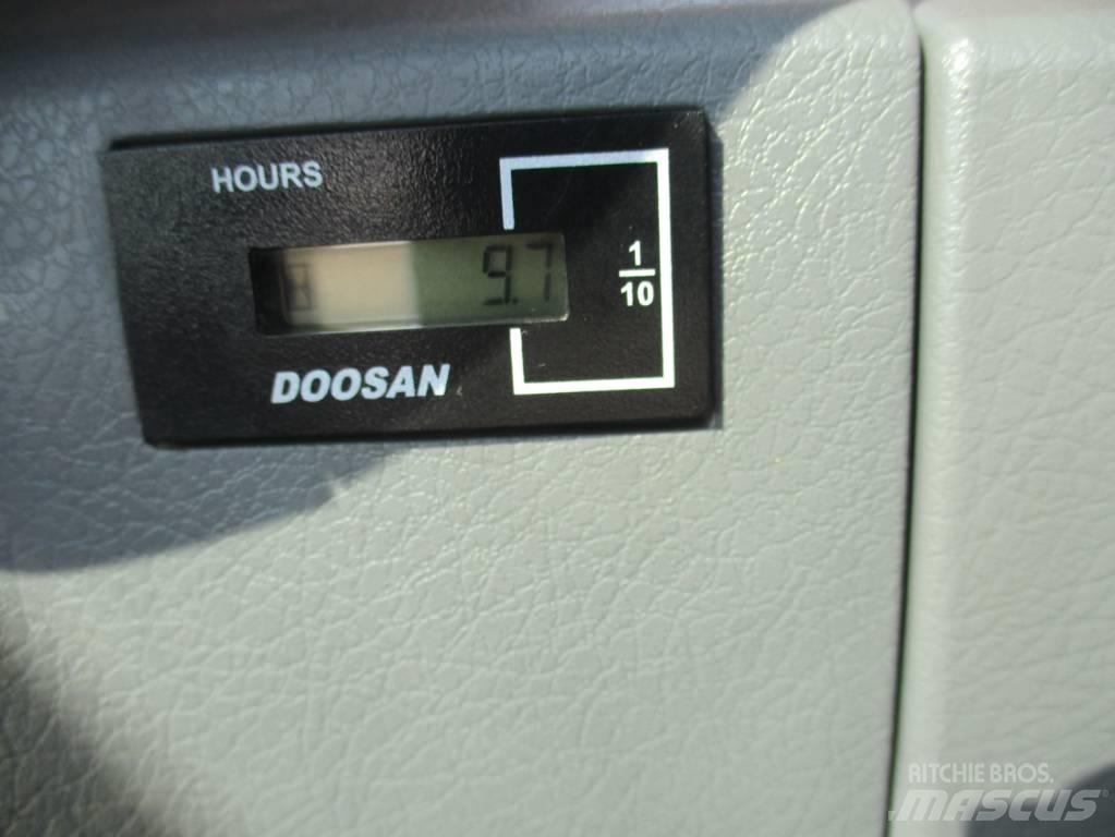 Doosan DX 225 LCA Raupenbagger