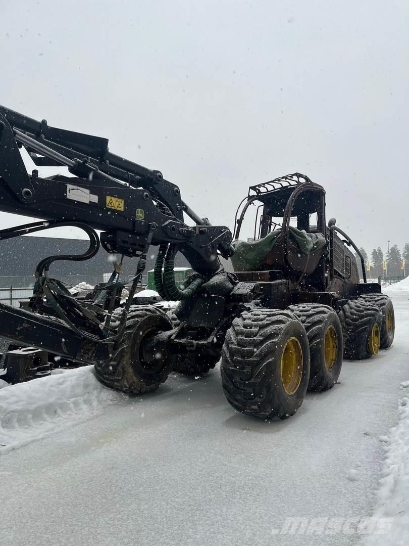 John Deere 1270G Harvester