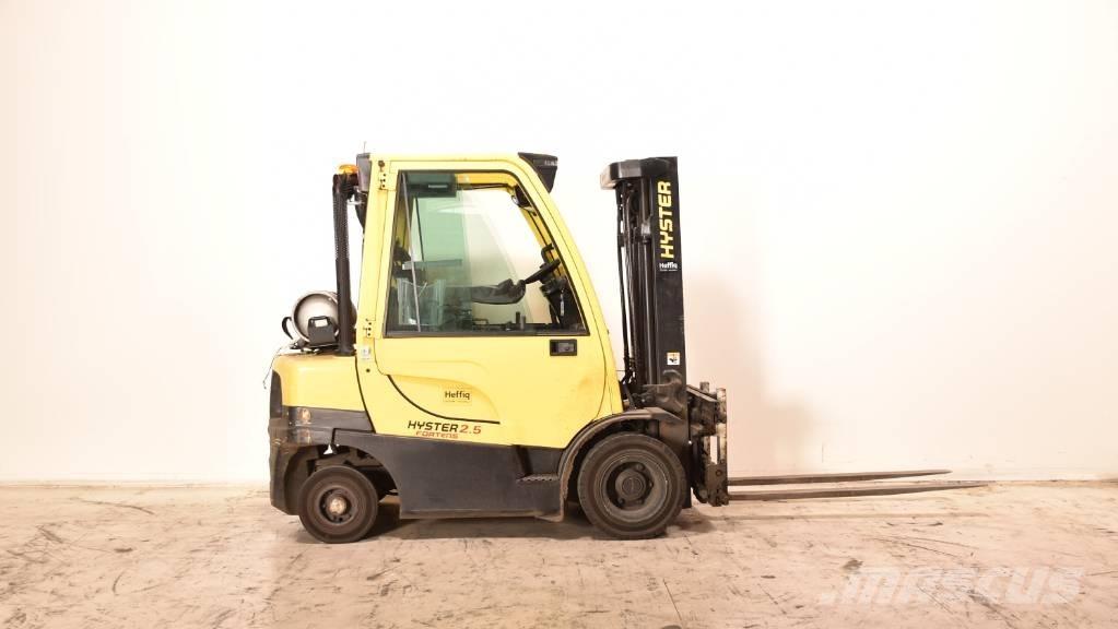 Hyster H2.5FT Gas Stapler
