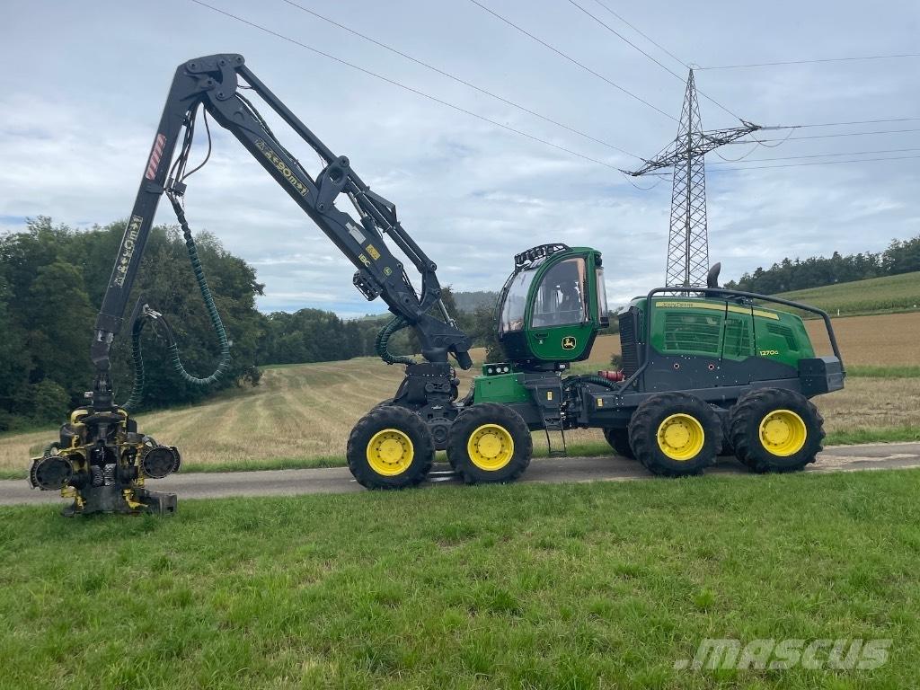 John Deere 1270G 8WD Harvester