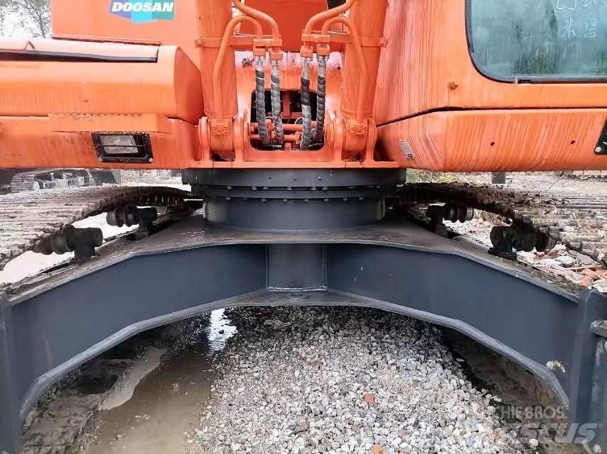 Doosan 225 LC-9 Raupenbagger