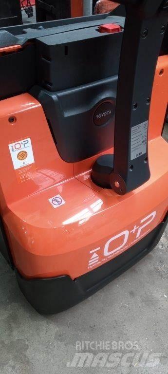 Toyota LWE 200 Niedergabelstapler