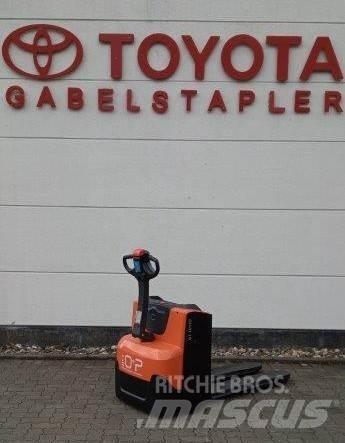 Toyota LWE 200 Niedergabelstapler