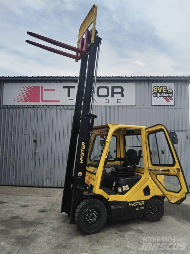 Hyster H2.5UT Diesel Stapler