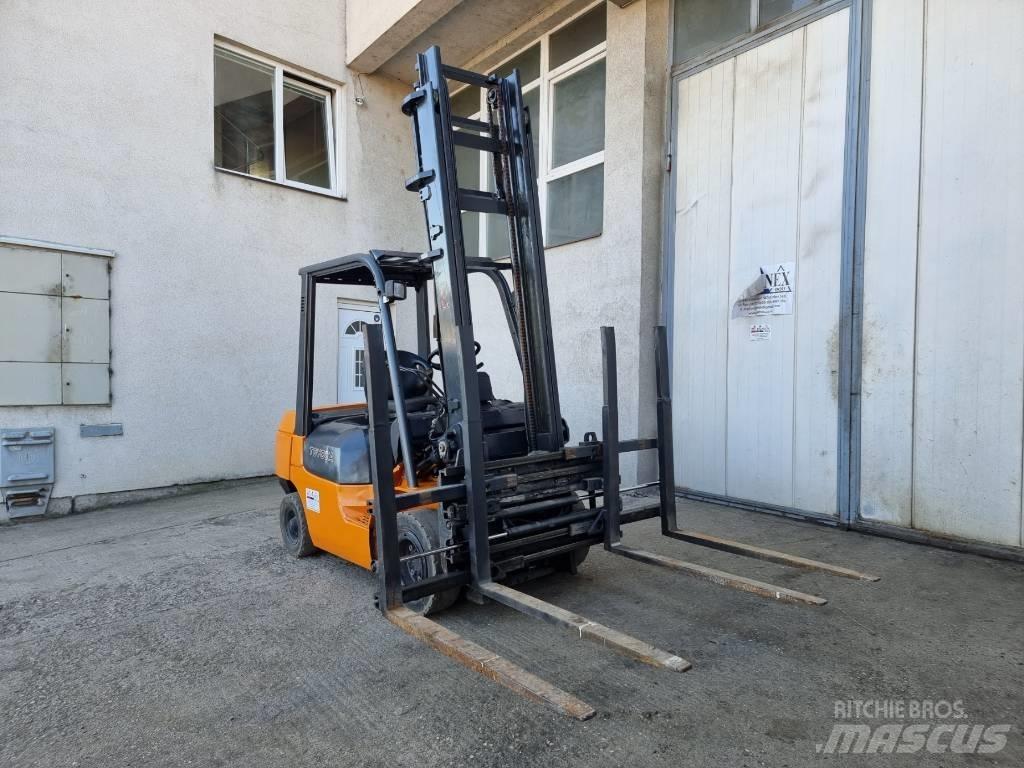 Toyota 02-7 FD 25 Diesel Stapler