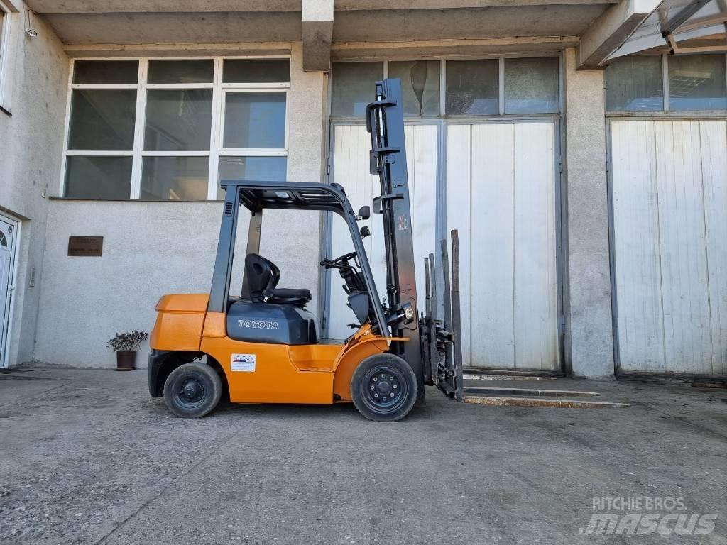 Toyota 02-7 FD 25 Diesel Stapler