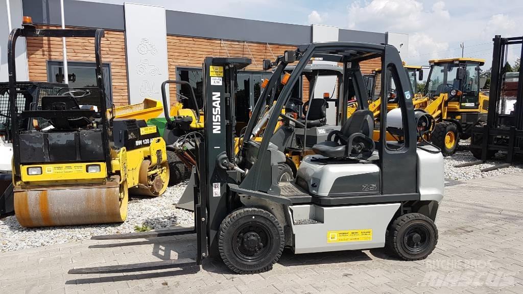 Nissan U1D2A25LQ Gas Stapler