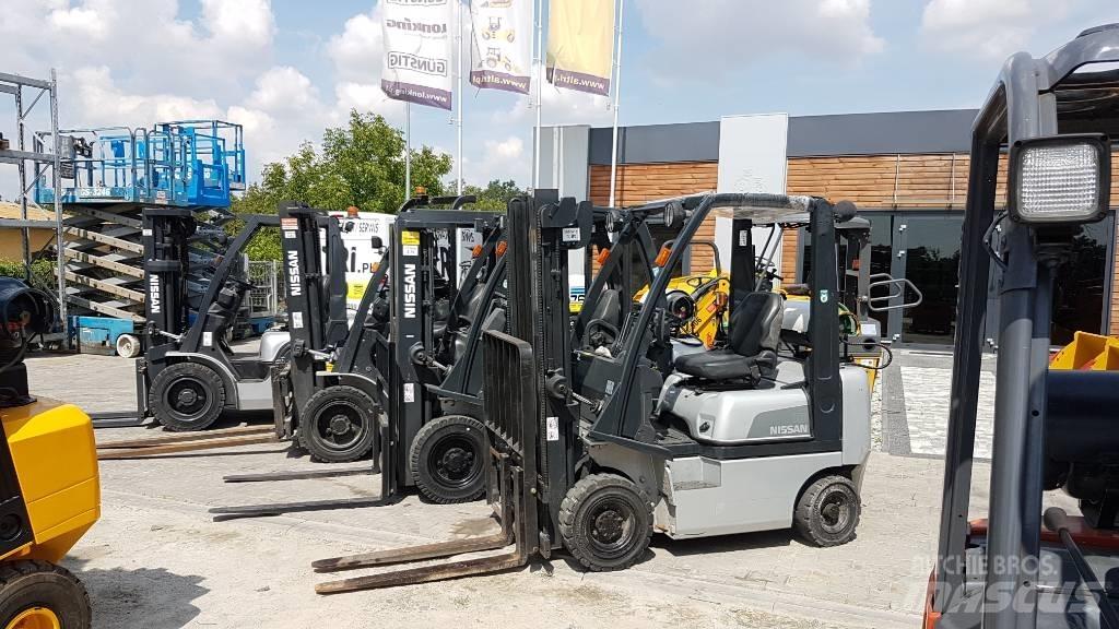Nissan U1D2A25LQ Gas Stapler