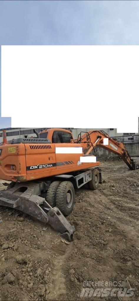 Doosan DX 210 W Mobilbagger