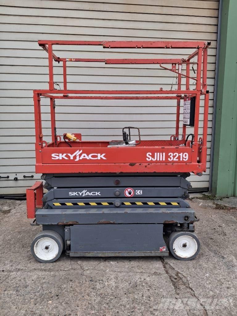 SkyJack SJ III 3219 Scheren-Arbeitsbühnen
