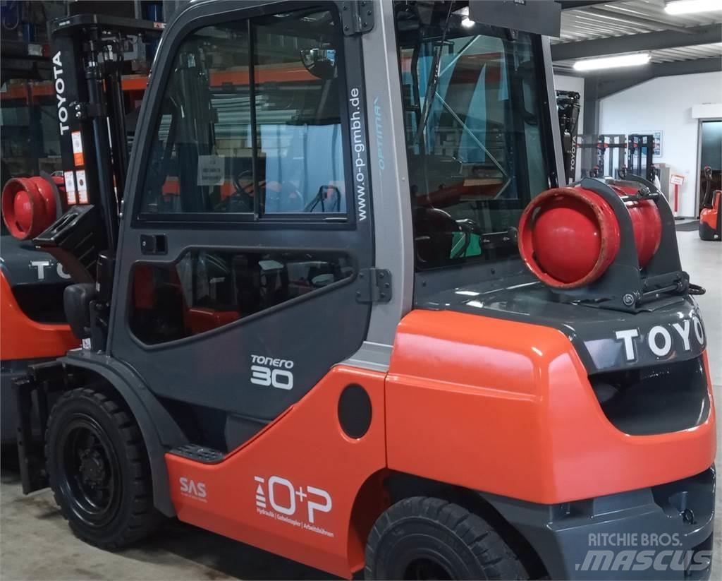 Toyota 02-8FGF30 Gas Stapler