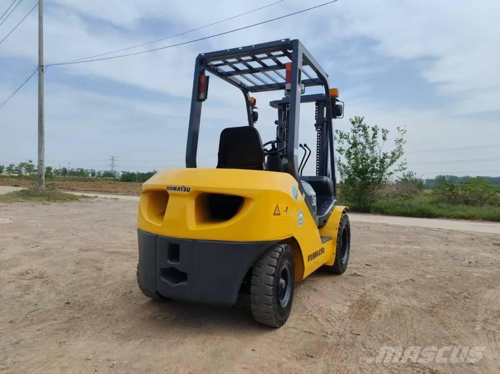 Komatsu 30 Diesel Stapler