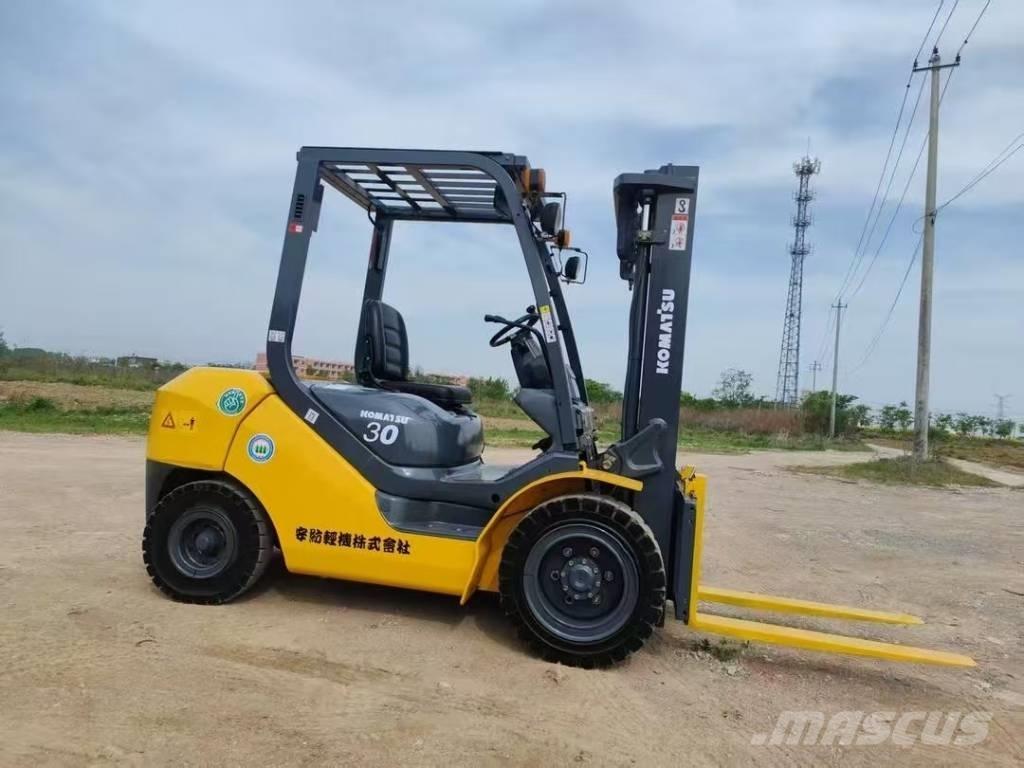 Komatsu 30 Diesel Stapler
