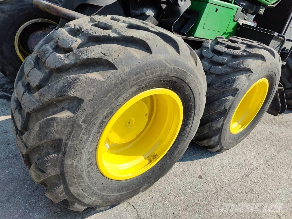 John Deere 1270 G Harvester
