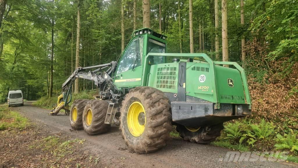 John Deere 1470 D Harvester