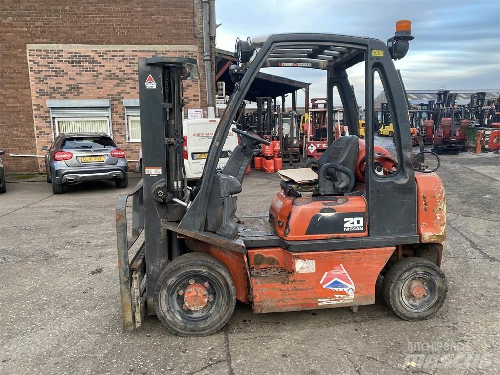 Nissan UD02A20PQ Gas Stapler