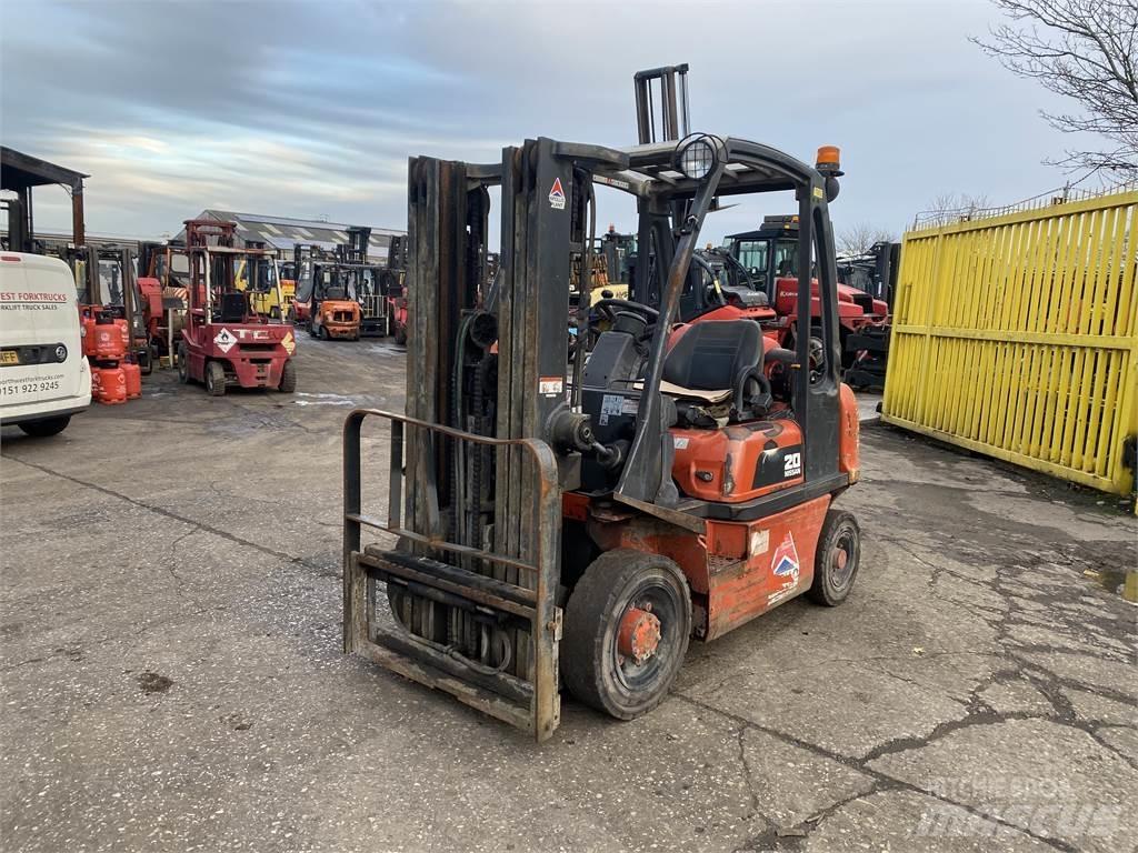 Nissan UD02A20PQ Gas Stapler