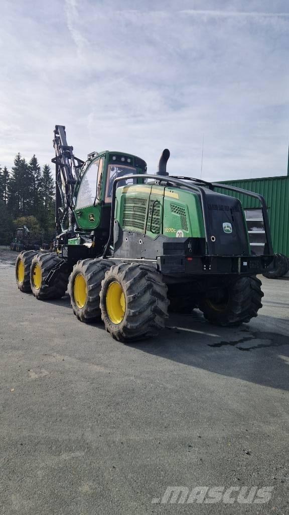John Deere 1270 G Harvester