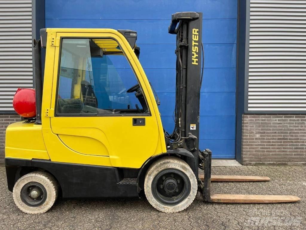 Hyster H 30 FT Gas Stapler