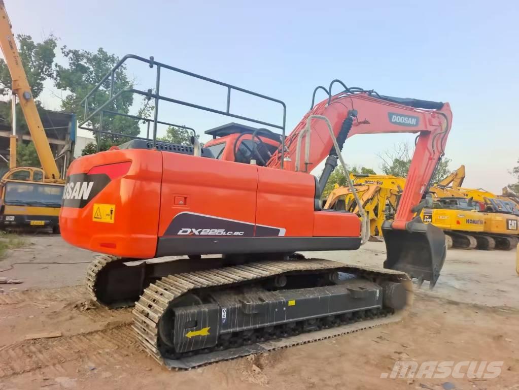 Doosan DX 225 LCA Raupenbagger