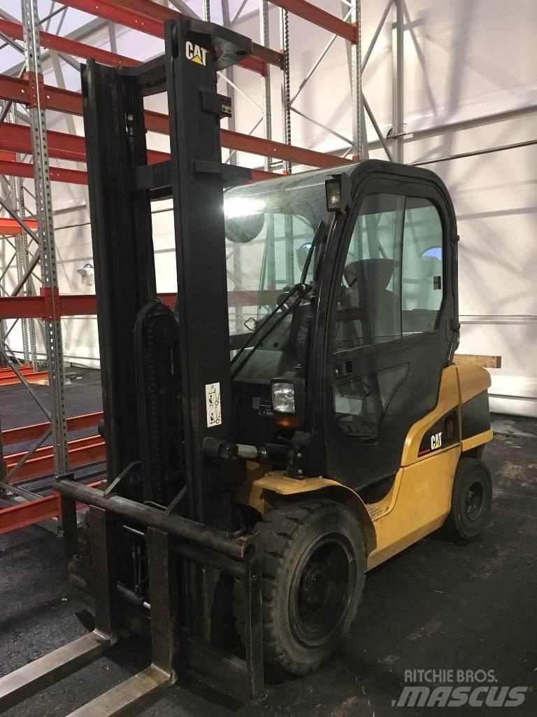 CAT DP 35 N Diesel Stapler