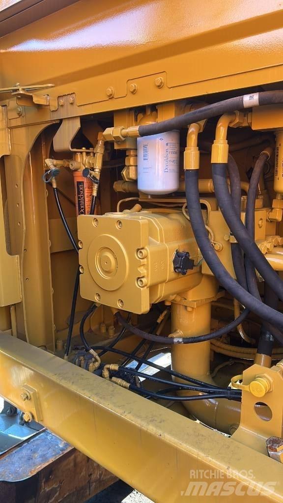 CAT 374 F Materialumschlag