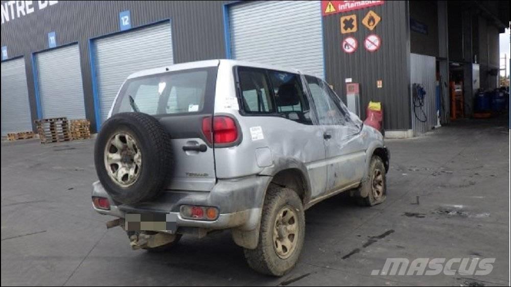 Nissan Terrano II PKWs