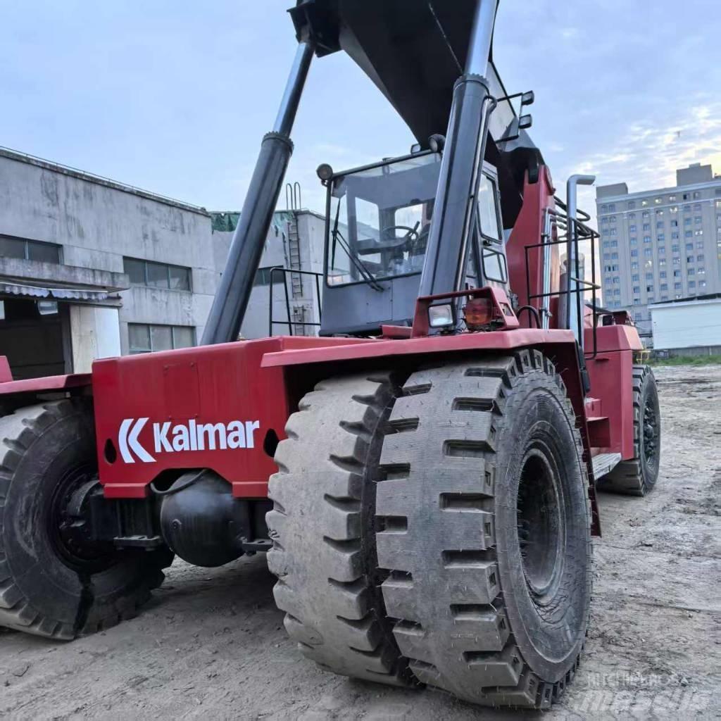 Kalmar DRF 450 Reach-Stacker