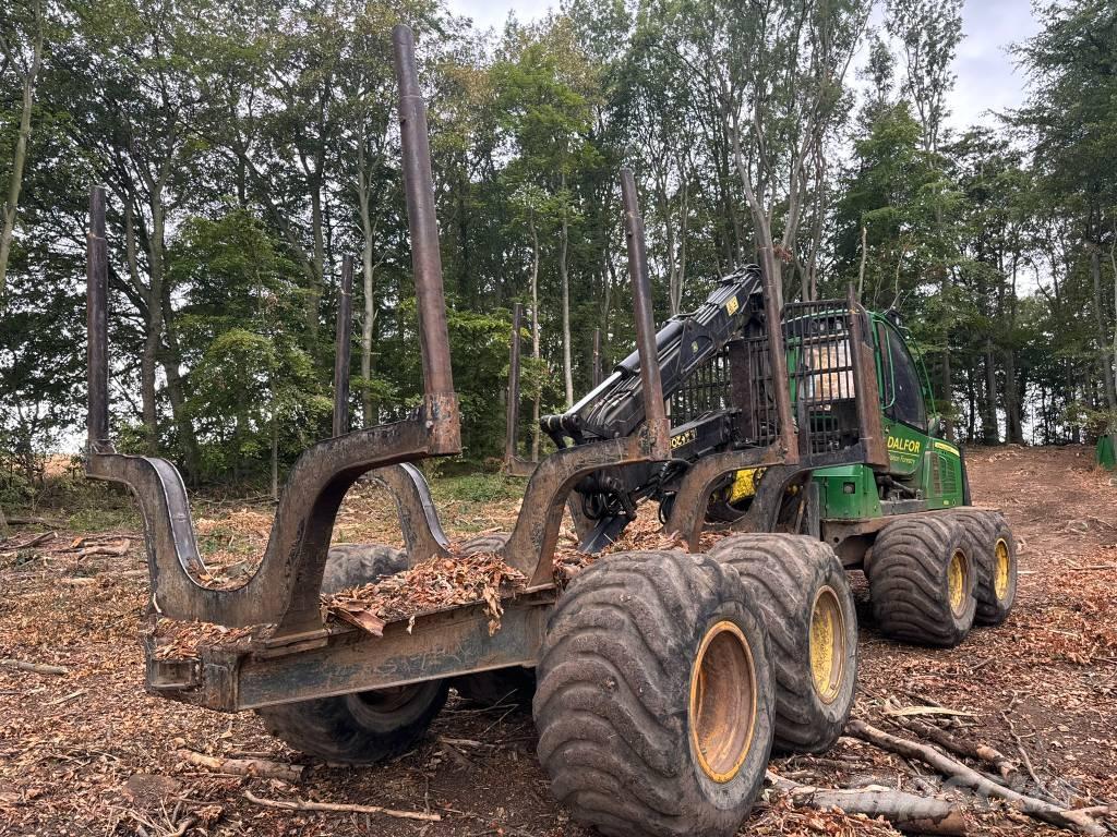 John Deere 1110 E Forwarder