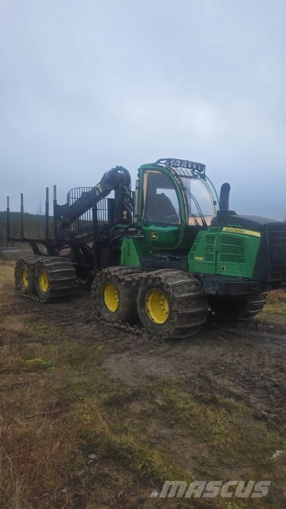John Deere 1110 E Forwarder