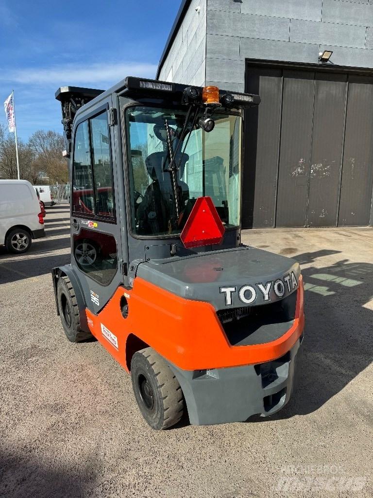 Toyota 52-8FDJF35 Diesel Stapler