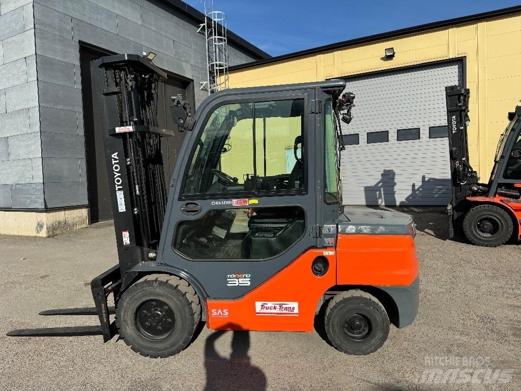 Toyota 52-8FDJF35 Diesel Stapler