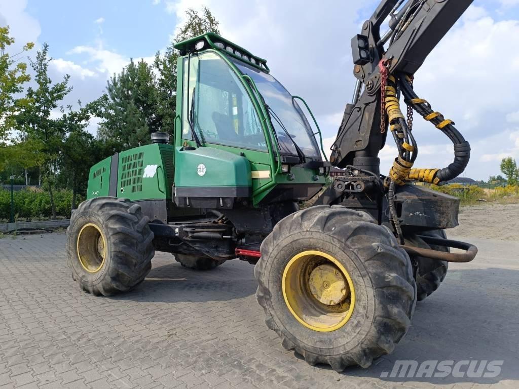 John Deere 770 D Harvester
