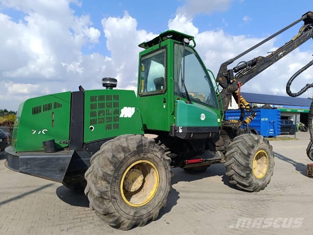 John Deere 770 D Harvester