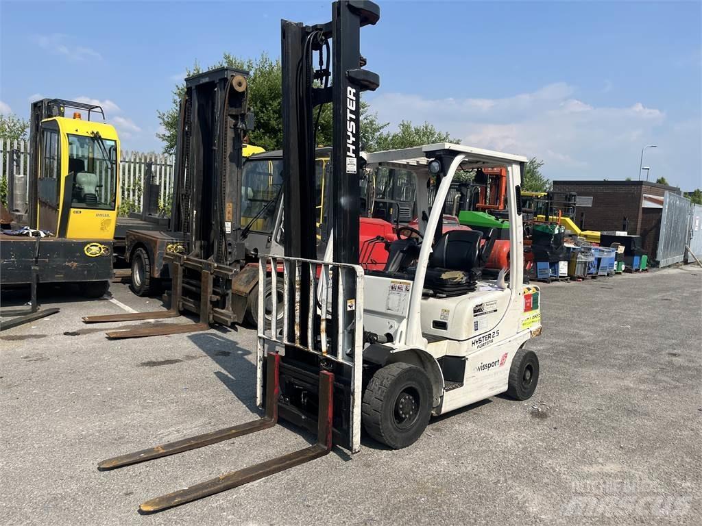 Hyster H2.5FT Gas Stapler