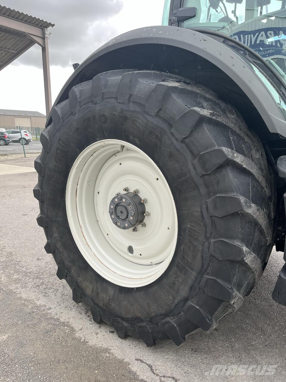 Valtra S374 Traktoren