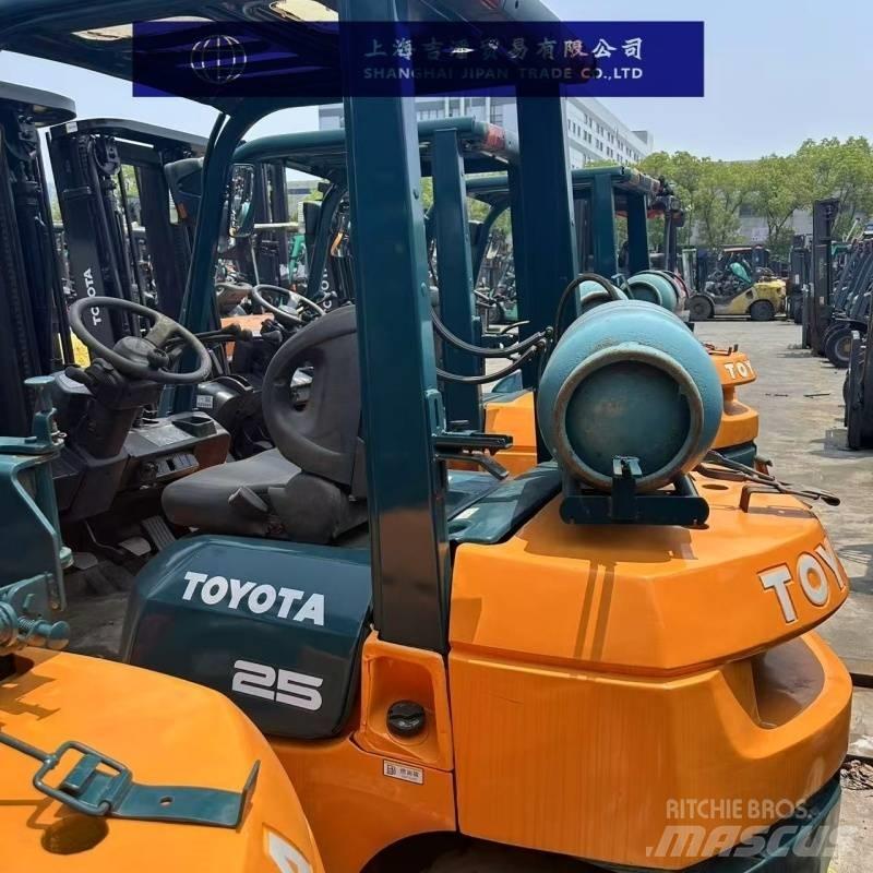Toyota 25 Diesel Stapler