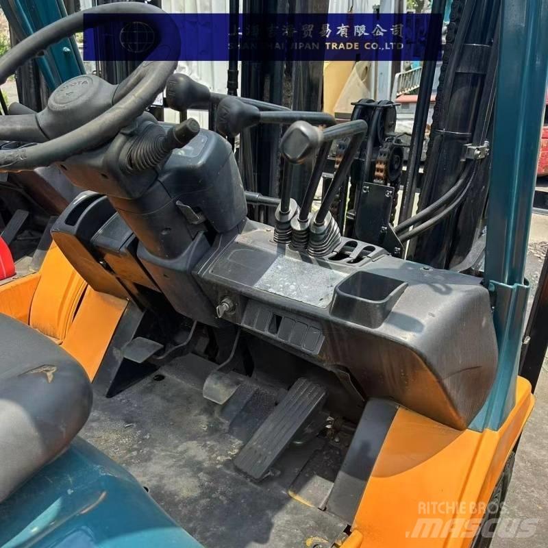 Toyota 25 Diesel Stapler