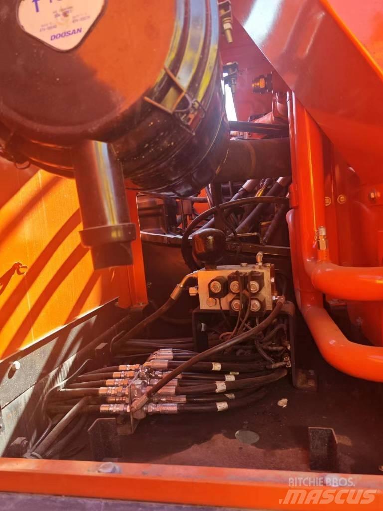 Doosan DX 300 Raupenbagger