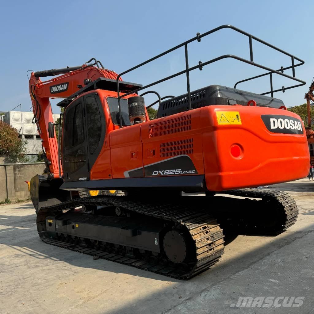Doosan DX 225 LC Raupenbagger