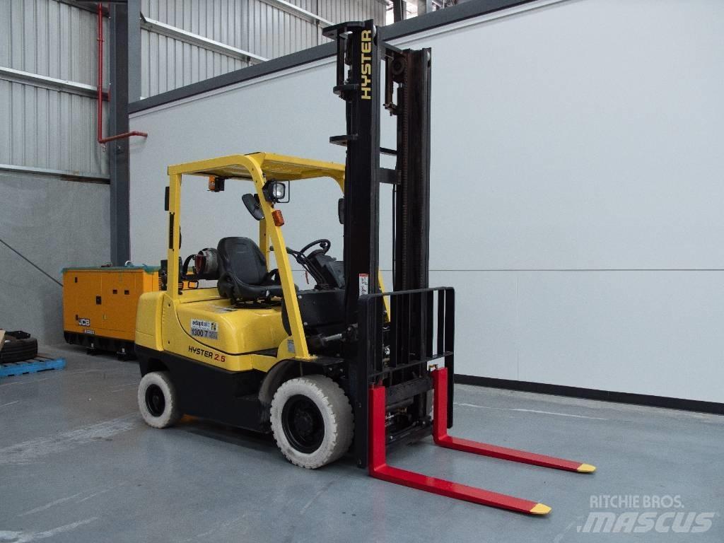 Hyster H2.5XT Gas Stapler