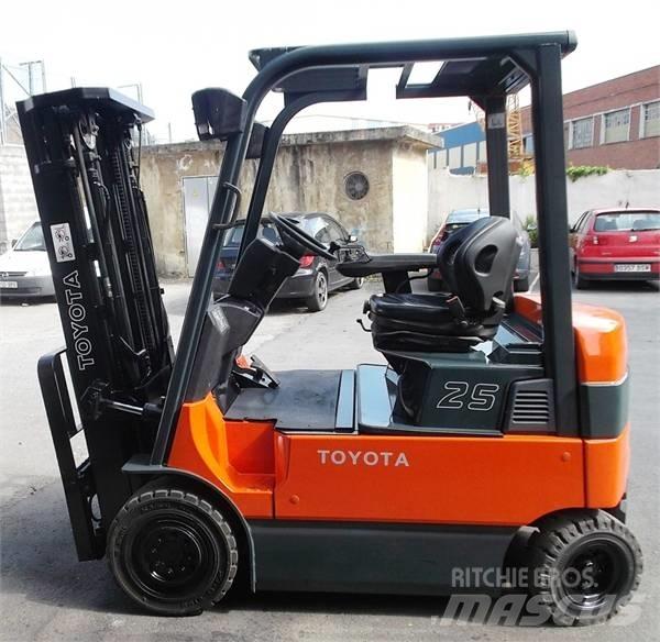 Toyota 7 FBMF 25 Elektro Stapler