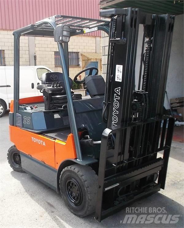 Toyota 7 FBMF 25 Elektro Stapler