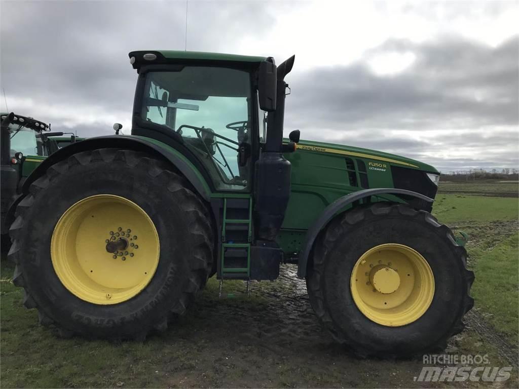 John Deere 6250R Traktoren