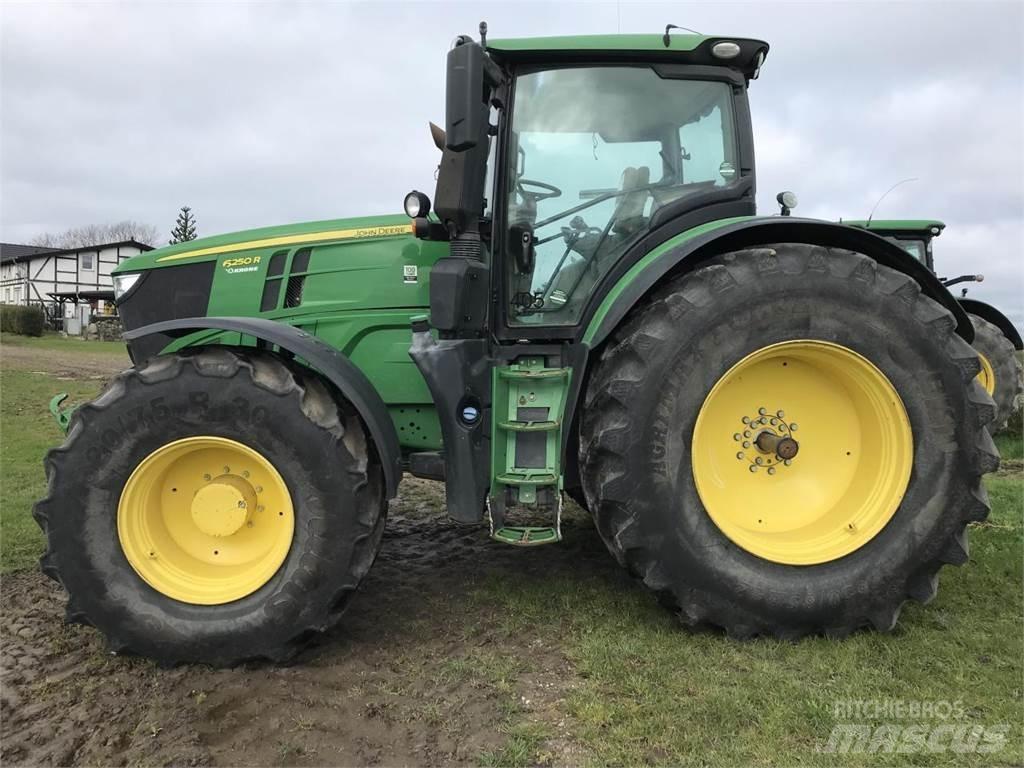 John Deere 6250R Traktoren