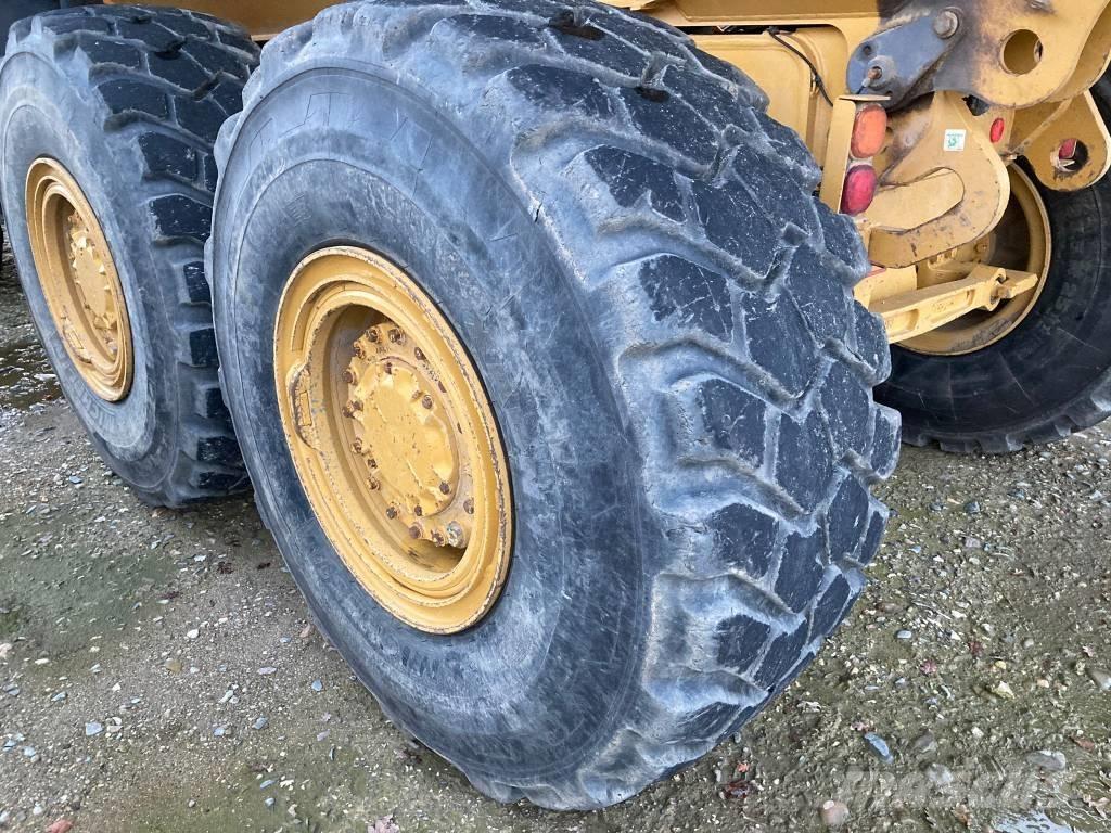 CAT 730 C Dumper - Knickgelenk