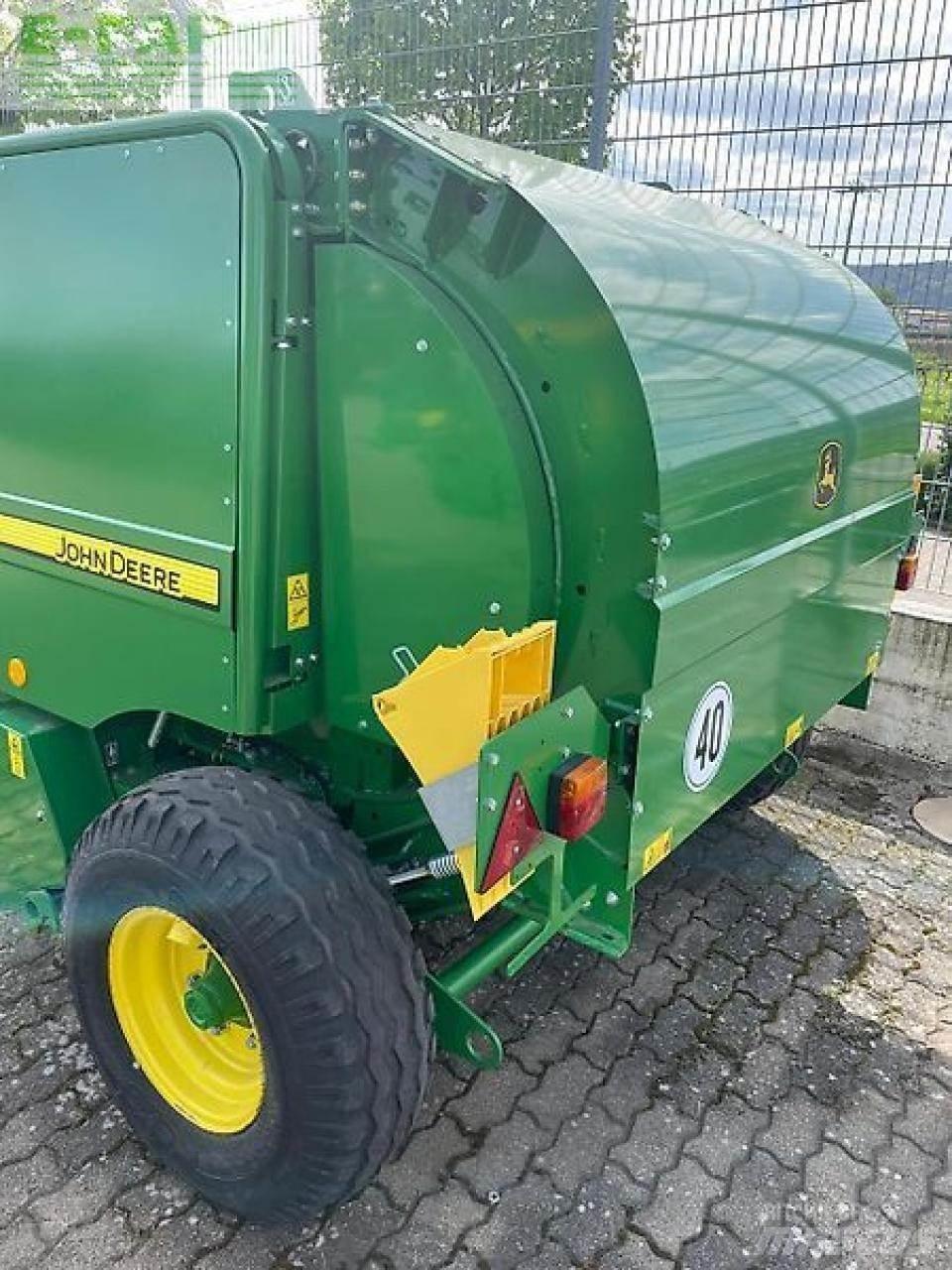 John Deere f440e Quaderpressen