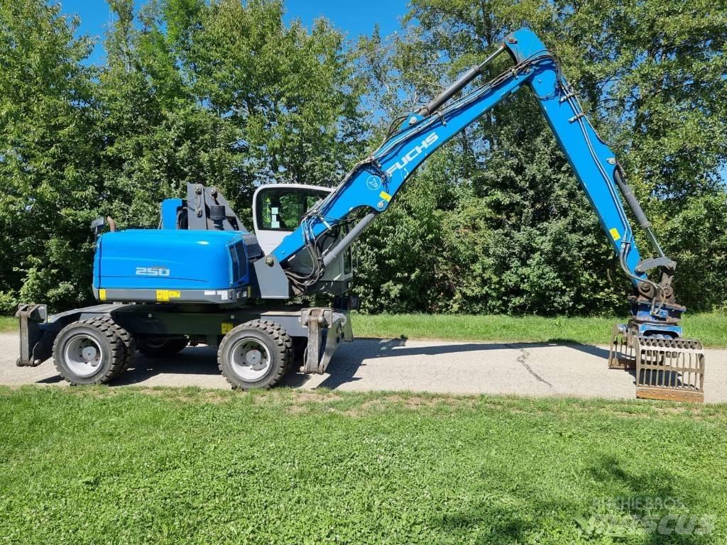 Fuchs MHL 250 Materialumschlag