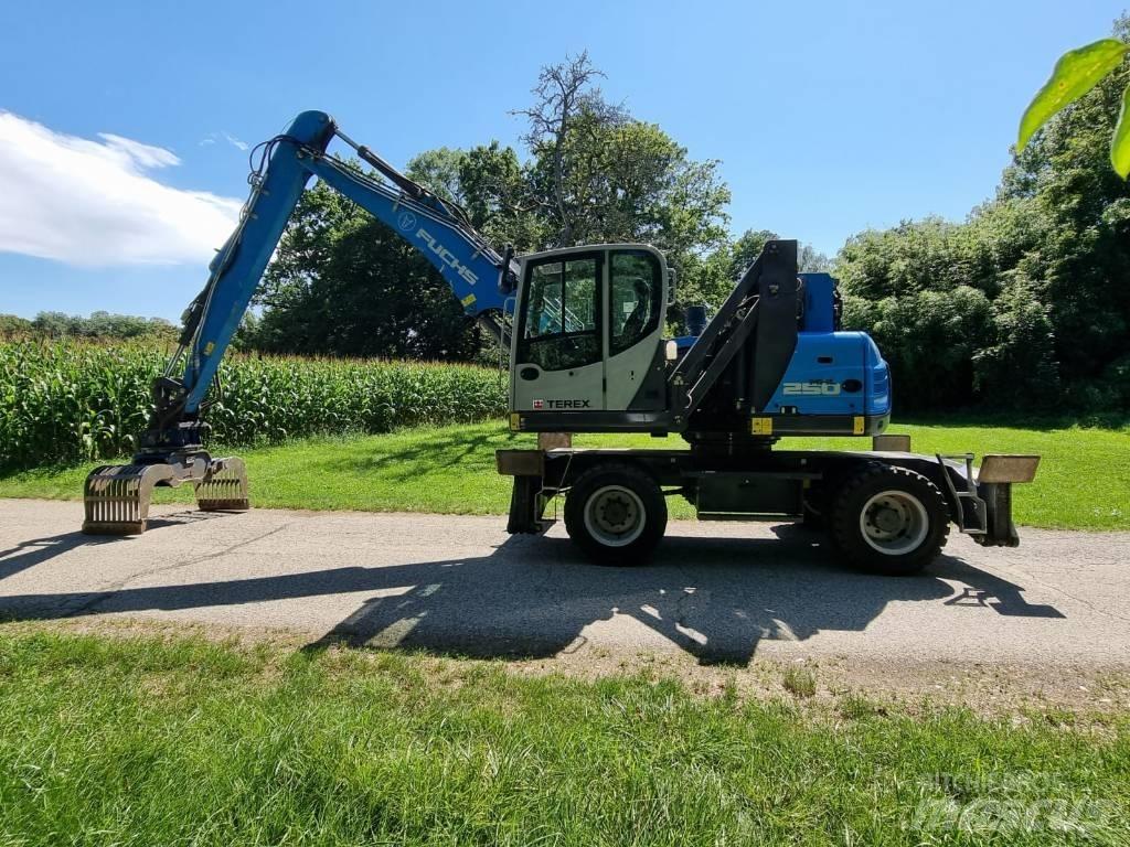 Fuchs MHL 250 Materialumschlag